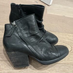 Sofft brand booties 6.5